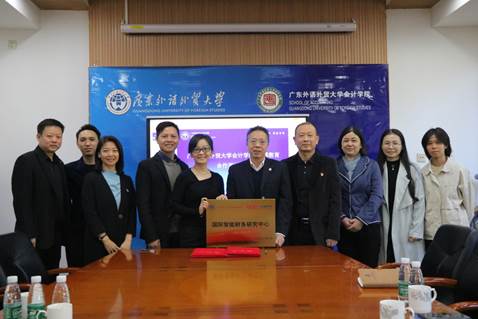 说明: E:\2 宣传\2 学院活动照片\20211201 bet伟德官方网站+中博教育签约\选\IMG_2375.JPG