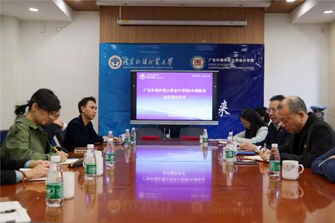 说明: E:\2 宣传\2 学院活动照片\20211201 bet伟德官方网站+中博教育签约\选\IMG_2357.JPG